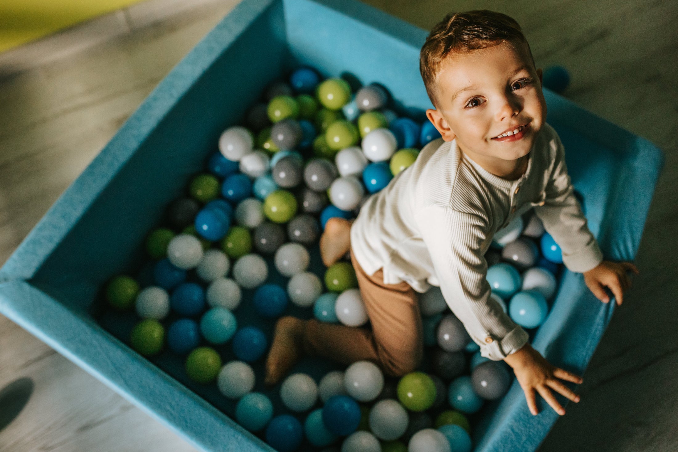 Pool with balls for children