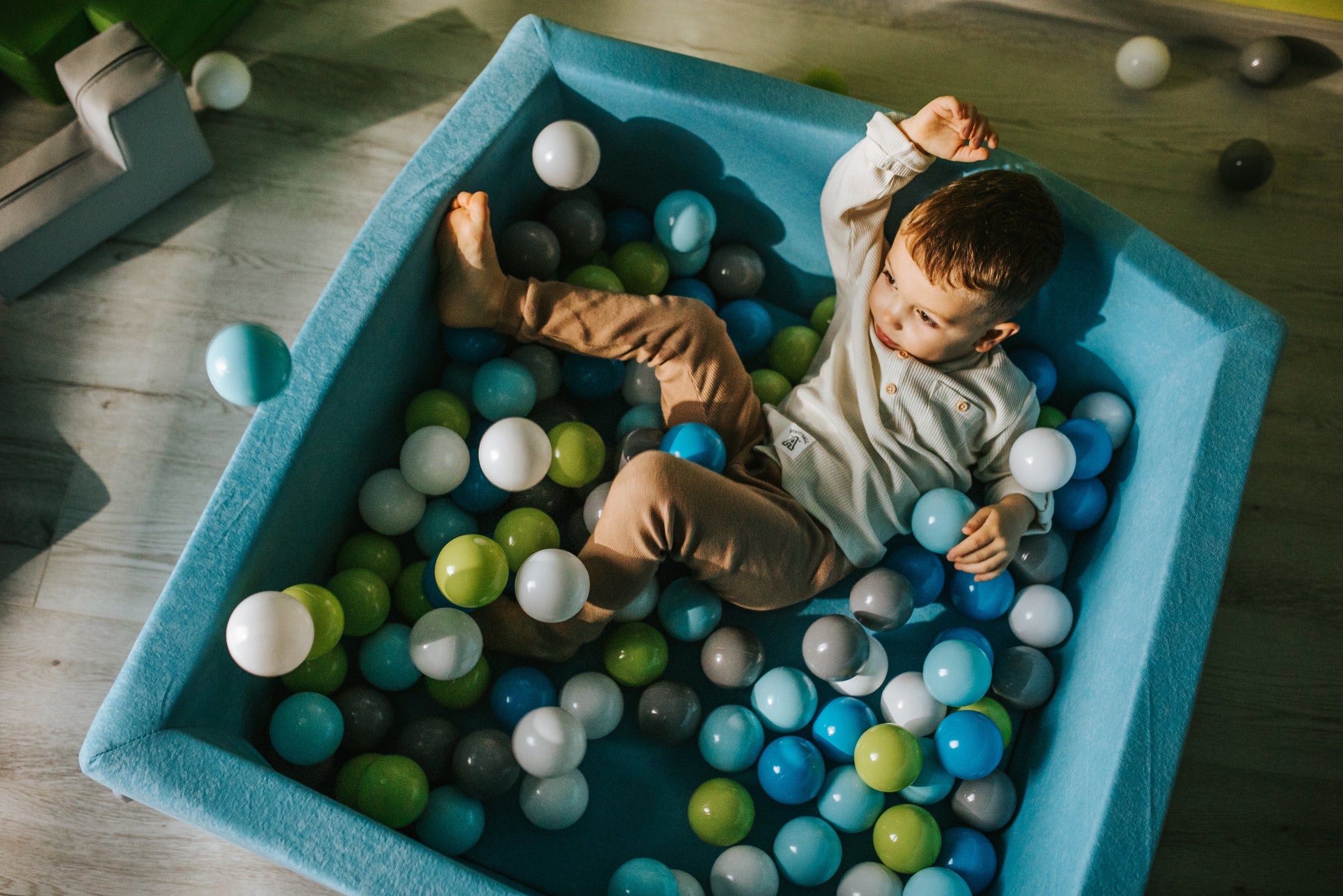 Pool with balls for children